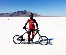 296 Km/h sobre una bicicleta, esta mujer consigue un nuevo récord de velocidad en bici