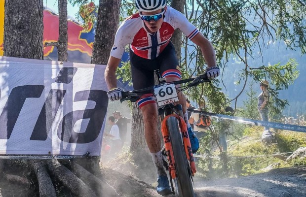 Erik Hægstad assina 2 anos com KMC Orbea