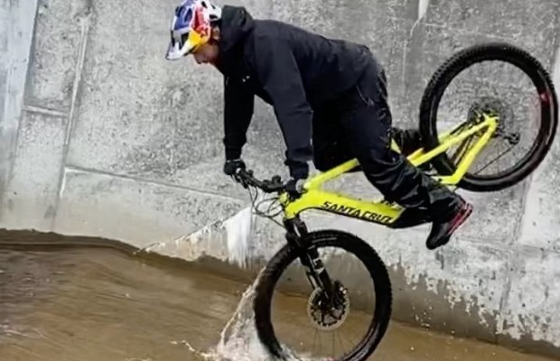 Você já cruzou um rio assim?