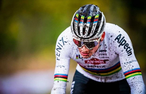 Van der Poel se estrena hoy en la Copa del Mundo CX de Dendermonde: horarios y dónde ver
