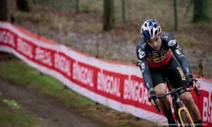 Parece imposible ganar a Wout van Aert, séptima victoria en el GP Sven Nys
