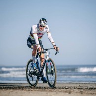Van der Poel vuelve a la bici