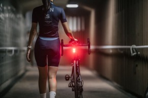 Luces fijas o intermitentes ¿cuáles son mejores en bici?