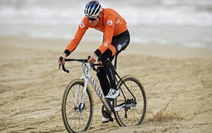 Van der Poel confirma que não estará no Mundial CX, sua recuperação pode durar semanas ou meses