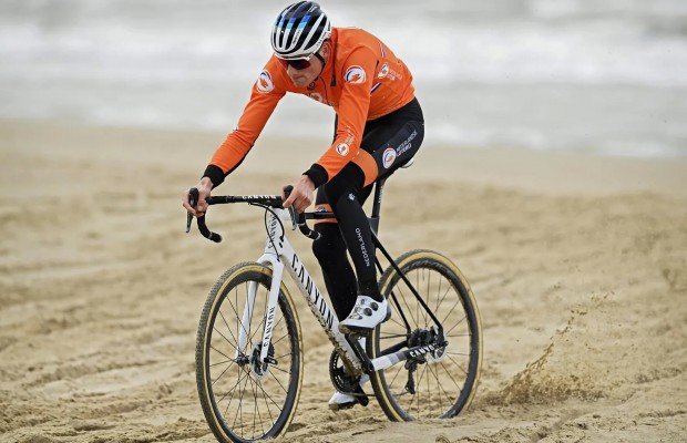 Van der Poel confirma que não estará no Mundial CX, sua recuperação pode durar semanas ou meses