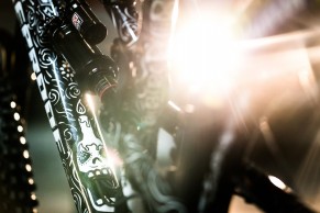 Edición especial Día de los Muertos para la Nukeproof de Sam Hill