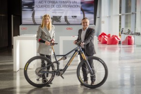 A indústria do ciclismo e a automotiva dão as mãos