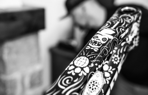 Edición especial Día de los Muertos para la Nukeproof de Sam Hill