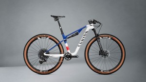 Loana Lecomte's New Canyon Lux and Exceed for 2022