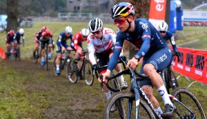 Tom Pidcock y Eli Iserbyt