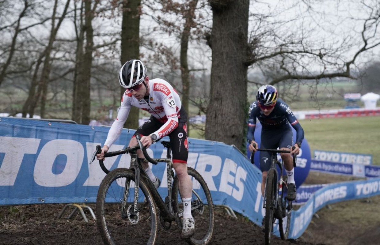 Tom Pidcock loses in Hoogerheide the last duel with Eli Iserbyt, who confirms his candidacy for the World Championship