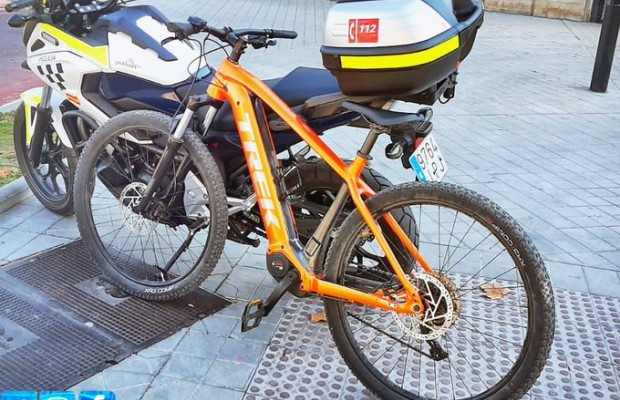 Recuperam uma bicicleta roubada porque o ladrão estava falando ao telefone enquanto pedalava