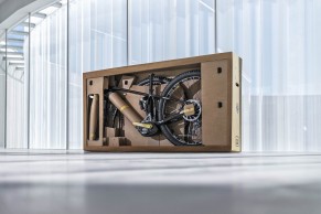 Nova embalagem Mondraker 100% reciclável: melhor proteção, menos volume e fita adesiva à base de arroz