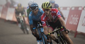 cuanto gana ciclista yates