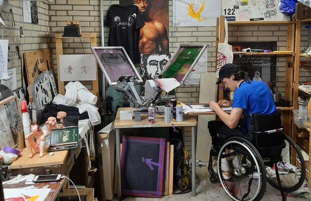 Edo Maas, de ciclista a artista após seu terrível acidente