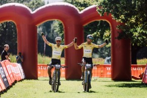 Nino Schurter y Colombo repiten victoria y ganan la etapa 2 de la Tankwa Trek
