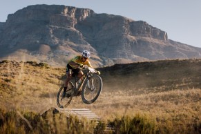 A Toyota Specialized vence a etapa rainha apesar de ficar sem bateria no cambio