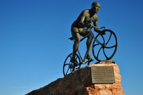 Estatua Pantani