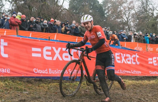 De viver nas ruas para a elite do ciclocross