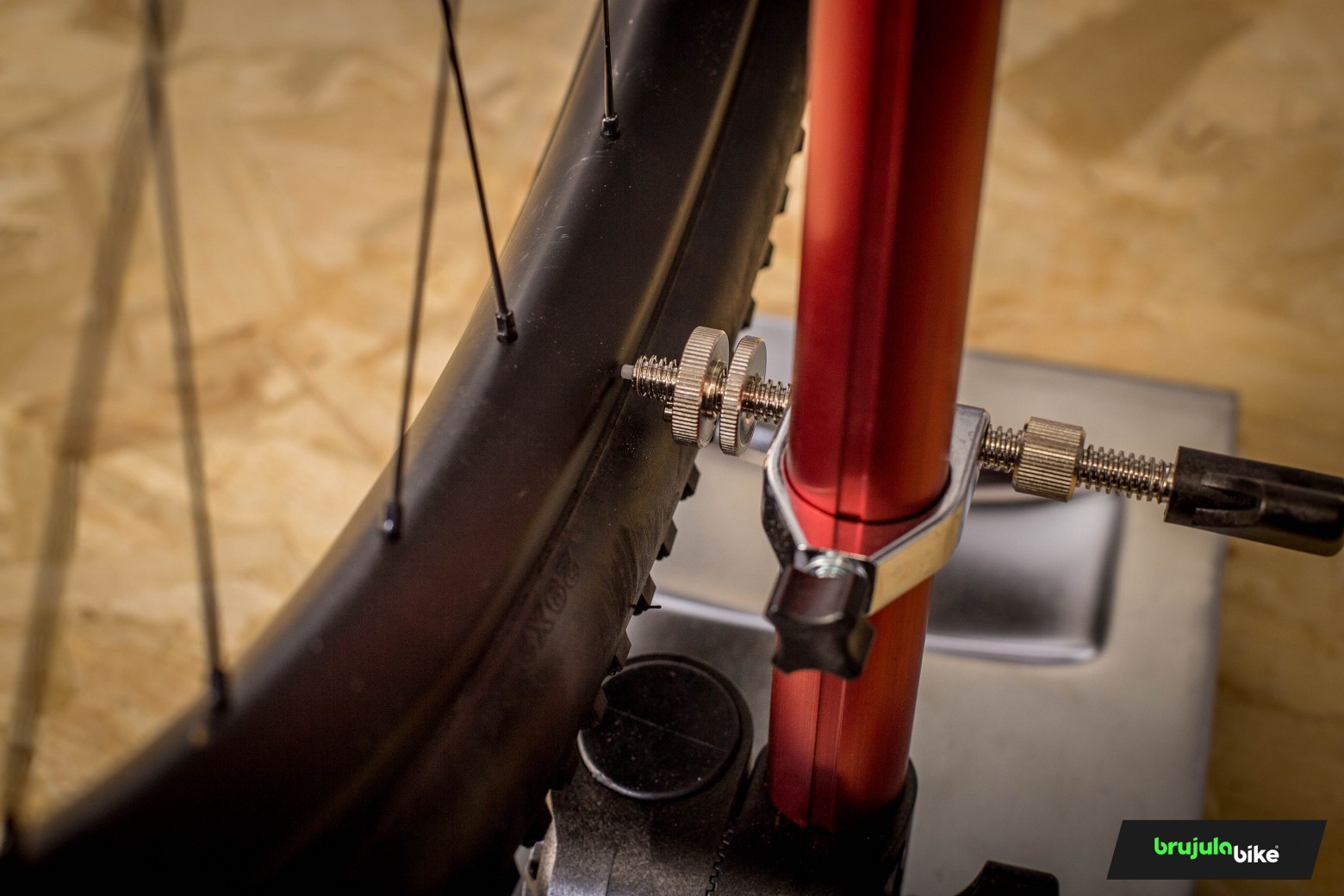 de múltiples fines vendaje paraguas Cómo cambiar un radio de mountain bike?