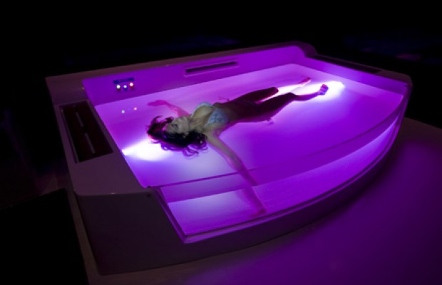 A terapia de flutuação está na moda, realmente ajudará na recuperação?
