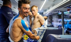 Serie Netflix Tour de Francia autobús