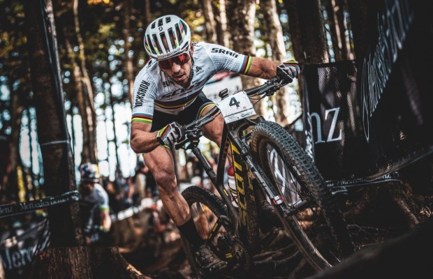 Nino Schurter e Kate Courtney renovam com a SCOTT-SRAM MTB Racing até 2024
