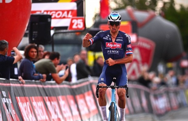 Surpresa em Milan-Sanremo: Van der Poel antecipa seu retorno para amanhã