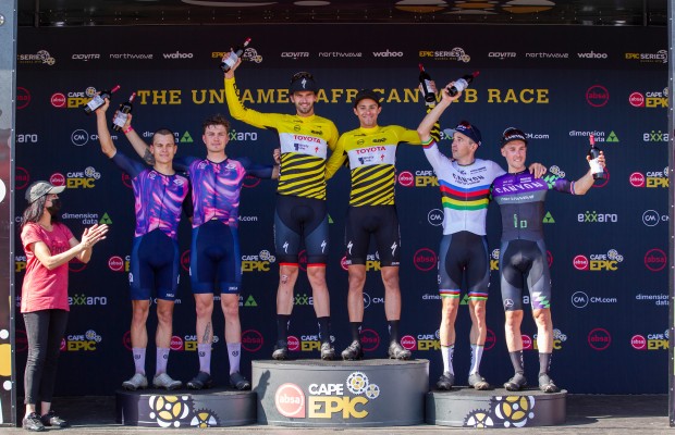 Nino Schurter punctures twice and complicates his Cape Epic on the Prologue stage: Beers-Blevins and Ferrand Prevot-De Groot win to take the lead