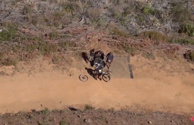 Nino Schurter fura e se complica no Cape Epic na etapa do prólogo: Beers-Blevins e Ferrand Prevot-De Groot vencem e assumem a liderança