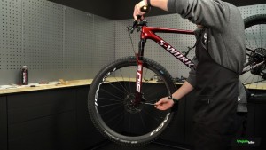 Cómo cambiar pastillas de freno vídeo 4 Ajuste