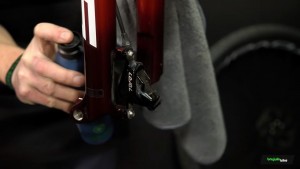 Cómo cambiar pastillas de freno vídeo 2 Limpieza