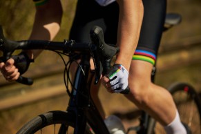 La colección arcoíris de UCI-Santini llega a Decathlon