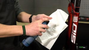 Cómo sangrar unos frenos SRAM paso 4 Limpieza