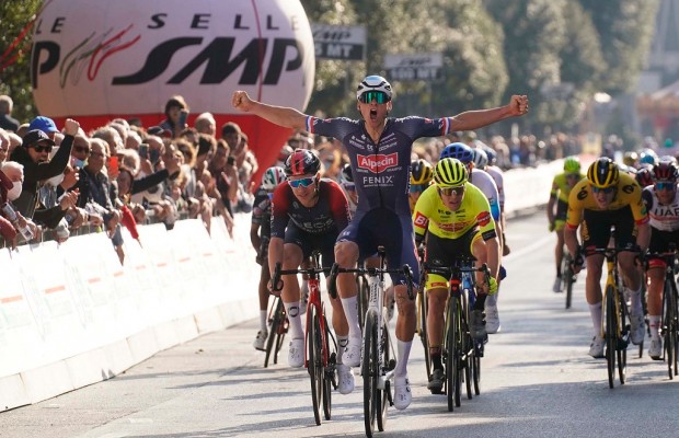 Van der Poel se reencontra com vitória após mais de 6 meses