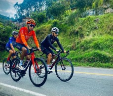 Egan Bernal vuelve a entrenar en carretera 2 meses después de su grave accidente