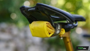 Como carregar mais coisas em uma bicicleta sem usar uma mochila ou pochete