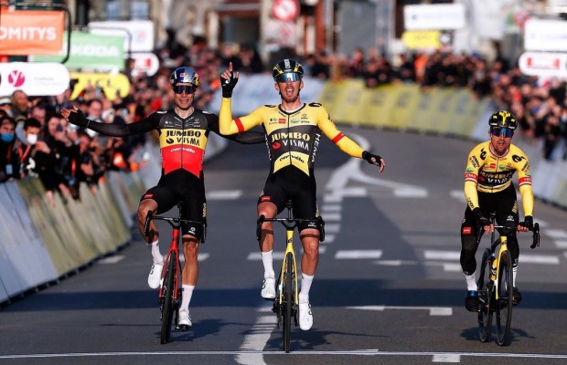 Van Aert vence a E3 Harelbeke em grande estilo e volta a 'bicar-se' com Van der Poel