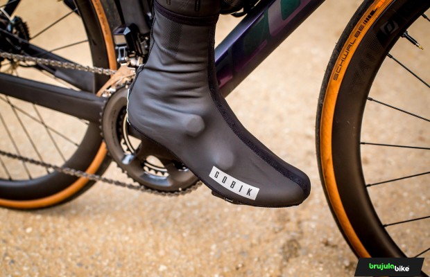 Testamos as capas para sapatilha KAMIK BLACK da Gobik e damos-lhes um excelente para frio ou chuva