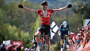 Valverde beira a vitória na Flecha Valona 2022