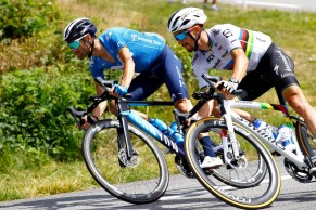 10 tips for safer and faster downhills on road bikes