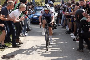 A magnificent Evenepoel wins Liège-Bastogne-Liège 2022