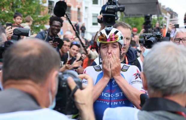 Um monumental Evenepoel vence a Liège-Bastogne-Liège 2022