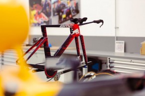 BMC y Red Bull presentan "la bicicleta de competición más rápida del mundo"