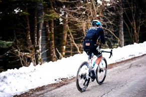 Cómo acertar con la ropa para montar en bici en esta loca primavera