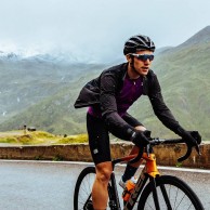 Cómo acertar con la ropa para montar en bici en esta loca primavera