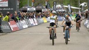 Rebecca McConnell segue imbatível e vence o Short Track de Albstadt