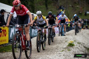 Rebecca McConnell sigue imbatible y gana el Short Track de Albstadt