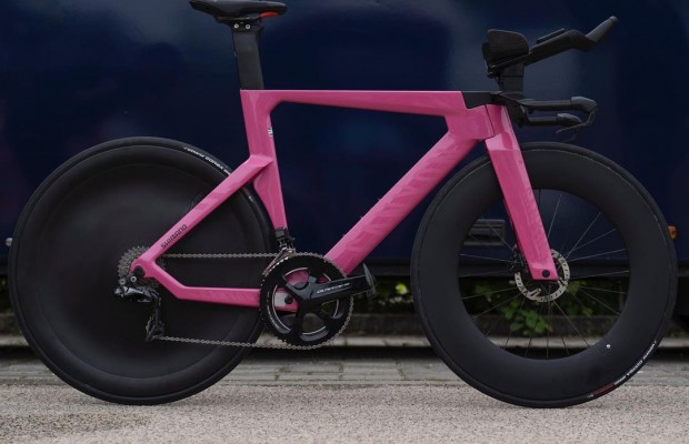 A "pantera rosa" com a qual Van der Poel fará o contrarrelógio do Giro