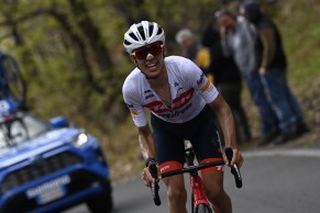Juanpe López se viste de rosa en la cima del Etna